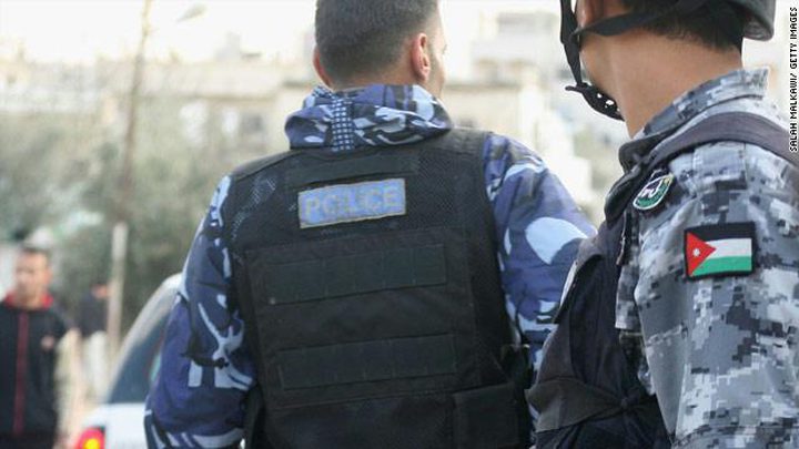 تواصل الاحتجاجات بالكرك لليوم الثالث وحريق بمؤسسة تابعة للجيش