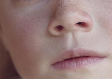 عينك ترى دائماً أنفك... ولكن الدماغ يحذف الصورة!