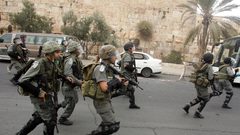 الاحتلال يعتدي على المواطنين في شارع صلاح الدين بالقدس