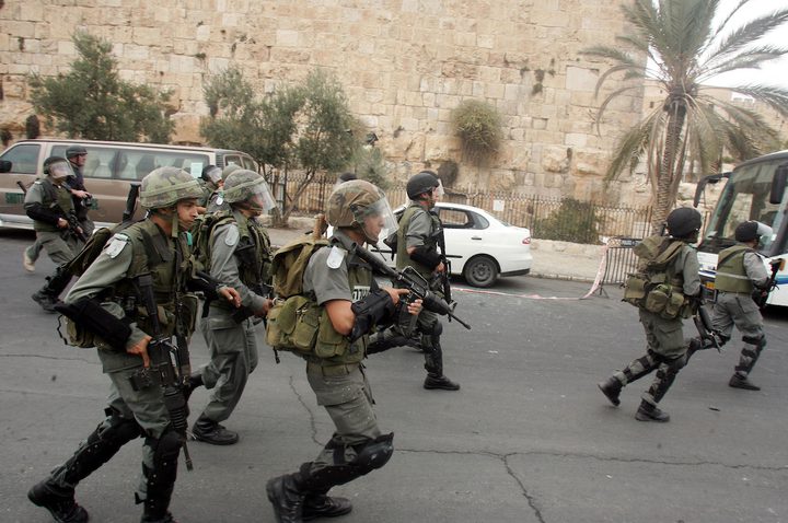 الاحتلال يعتدي على المواطنين في شارع صلاح الدين بالقدس