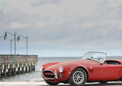 بالفيديو: مفاجأة بملايين الدولارات داخل مرآب للسيارات لم يدخله أحد منذ 27 عاماً