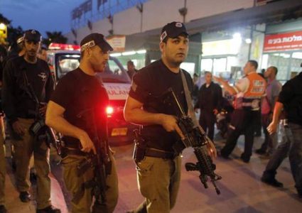 شرطة الاحتلال تعتدي على المواطنين في شارع صلاح الدين بالقدس