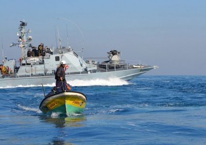 الاحتلال يفرج عن صيادين اعتقلا صباح اليوم