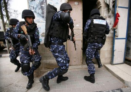 القدس: إتلاف 40 مركبة غير قانونية والقبض على 17 مطلوبًا للعدالة