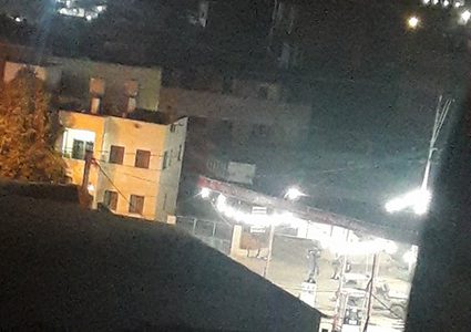 مواجهات عنيفة في بيتا والاحتلال يغلق مدخلها (فيديو)