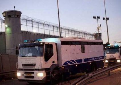 إدارة متعقل "النقب" تنقل الأسير أشرف راضي إلى الزنازين