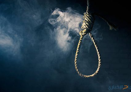 أب يشنق ابنه لتربيته!