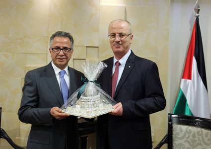 الحمد الله يستقبل السفير الأردني لمناسبة انتهاء مهامه الرسمية