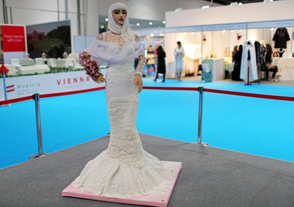كعكة زفاف على شكل فتاة بسعر مليون دولار في دبي!