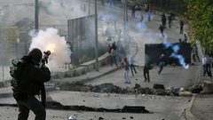 اندلاع مواجهات بين شبان والاحتلال في القدس