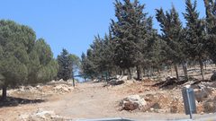 الاحتلال يغلق بوابات توصل لأراضٍ زراعية جنوب بيت لحم