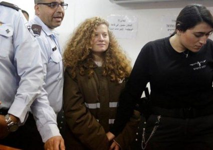 غدا.. عهد التميمي ستمثل مجددا أمام محكمة الاحتلال