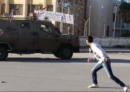 نجاة طالب من محاولة دهس من سيارة عسكرية في جنين