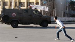 نجاة طالب من محاولة دهس من سيارة عسكرية في جنين