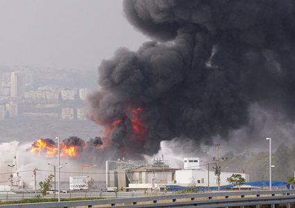 حريق في مصفاة النفط في خليج حيفا