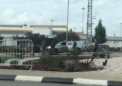 شبان يهاجمون مركبة لقوات الاحتلال تدخل بالخطأ لجنين (فيديو -صور)