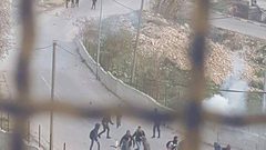 قوات الاحتلال ومستوطنون يحاصرون مدرسة شرق بيت لحم