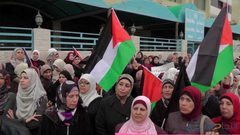 طلبة مدارس وفعاليات مخيم طولكرم يحتجون على تقليصات "الأونروا"