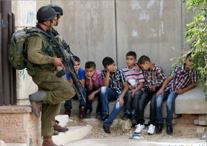الاحتلال يفرض الحبس المنزلي على طفل من القدس