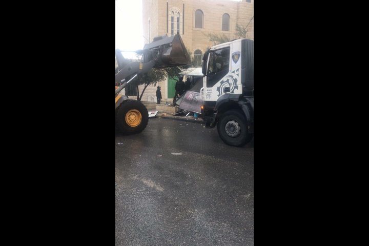 الاحتلال يهدم منشأت تجارية في بلدة العيسوية بالقدس (صور)