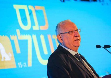 الرئيس الإسرائيلي يلوح بضرورة رحيل نتنياهو إذا وجه له اتهاماً رسمياً بالفساد