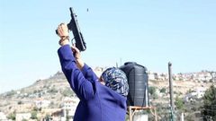 الاحتلال يمدد اعتقال شماسنة وابنتها
