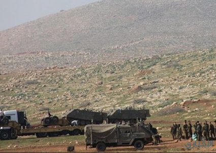 قوات الاحتلال تصور منشآت مواطنين بالأغوار