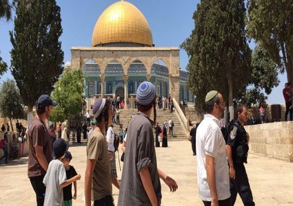 مستوطنون يقتحمون المسجد الأقصى