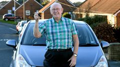 لماذا تعلم  هذا الرجل القيادة في سن ال79 ؟