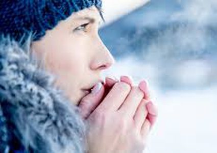 من يشعر بالبرودة أكثر الرجال أم النساء ولماذا؟