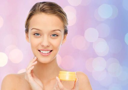 المدة التي تحتاجها مستحضرات العناية بالبشرة لإعطاء فرق