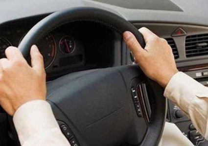 "النقل" تقرر منح تراخيص جديدة لمدارس تعليم السواقة