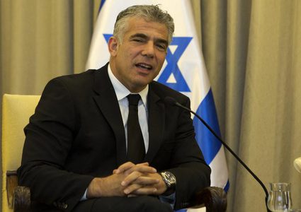 وزراء في حزب "الليكود" يهاجمون لبيد لشهادته ضد نتنياهو