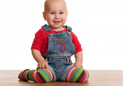 احذروا وضعية الأطفال هذه أثناء جلوسهم أمام التلفاز