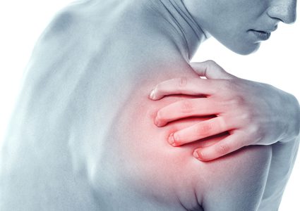 الآم الكتف الشديدة تنذر بالخطر لماذا يجب استشارة الطبيب؟