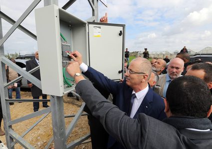 الحمد الله: مستمرون في تقديم الخدمات للمواطنين لتعزيز صمودهم