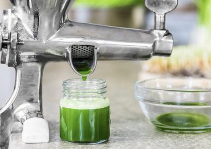 عصير عشبة القمح لالتهاب القولون التقرحي