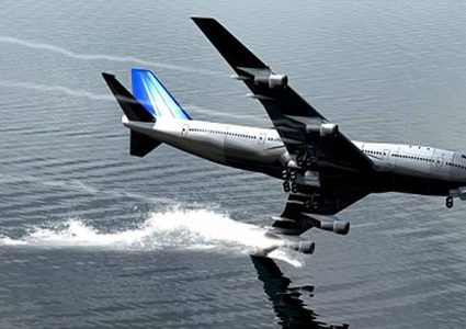 بالفيديو... رعب بين ركاب طائرة بعد سقوط بابها