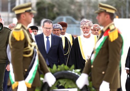 وزير الخارجية العماني يختتم زيارته لفلسطين بالصلاة بـ"الأقصى"