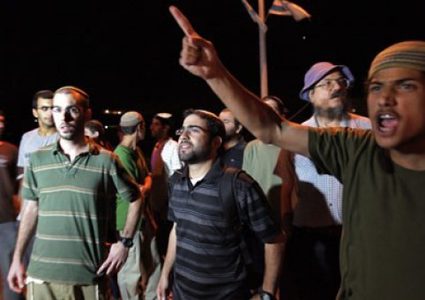 مستوطنون يعتدون بالضرب على فتى جنوب جنين