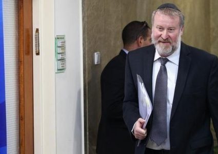 مندلبليت: تحقيقات الشرطة في ملفات نتنياهو أجريت بمهنية