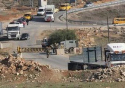الاحتلال يغلق مدخل قرية مراح رباح