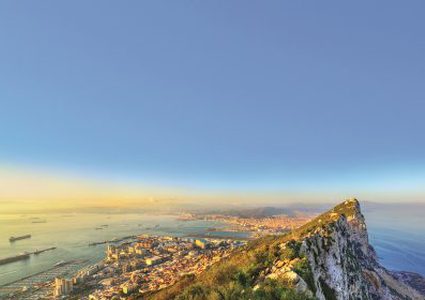 لماذا تعود ملكية جبل طارق لبريطانيا وهو في إسبانيا؟