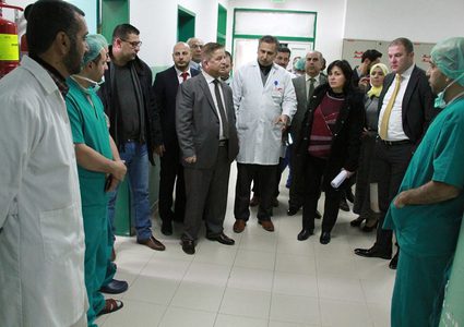 وزير الصحة يعلن تخصيص 1.3 مليون دولار لتجهيز أقسام في المشافي الحكومية