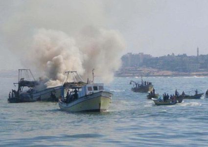 الاحتلال يطلق النار على مراكب الصيادين ببحر غزة