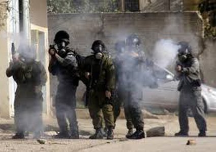 إصابة العشرات بالاختناق على حاجز أبو الريش