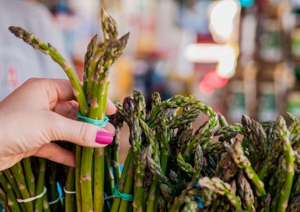 الأسبراغوس والمأكولات البحرية تساعد على انتشار سرطان الثدي!