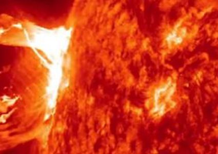 "ديلى ميل": عاصفة شمسية ضخمة تعطل شبكات الكهرباء والأقمار الصناعية