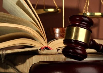 عكاظ: محاكمة مصريين بالسعودية خططا لاغتيال أمير سعودي وقادة دول عربية