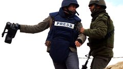 قوات الاحتلال تحتجز هوايا الصحفيين في بيت لحم